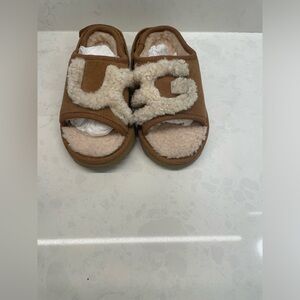 UGG Slide Slippers Chestnut kids size 9.‎